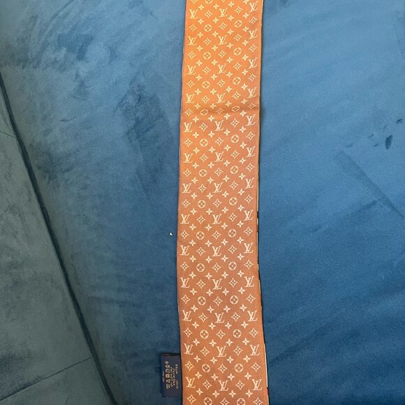 Louis Vuitton Bandeau like new, with box, tags and original tissue paper - Picture 7 of 7